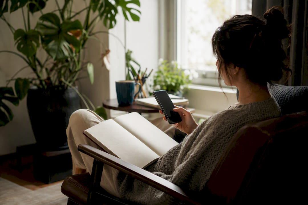Job seeker preparing to use resume platform